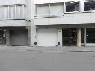 Goedgelegen autostaanplaatsen ( 2 achter elkaar)  nabij Gent -Zuid, in de onmiddellijke nabijheid van de op-en afritten E17/E40.Deze...