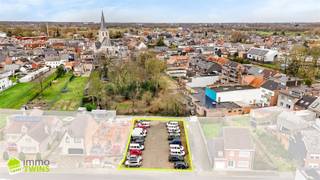 Bouwgrond 659m² op absolute toplocatie te Lebbeke Deze grond is zeer goed gelegen in het centrum van Lebbeke, nabij het openbaar vervoer,...