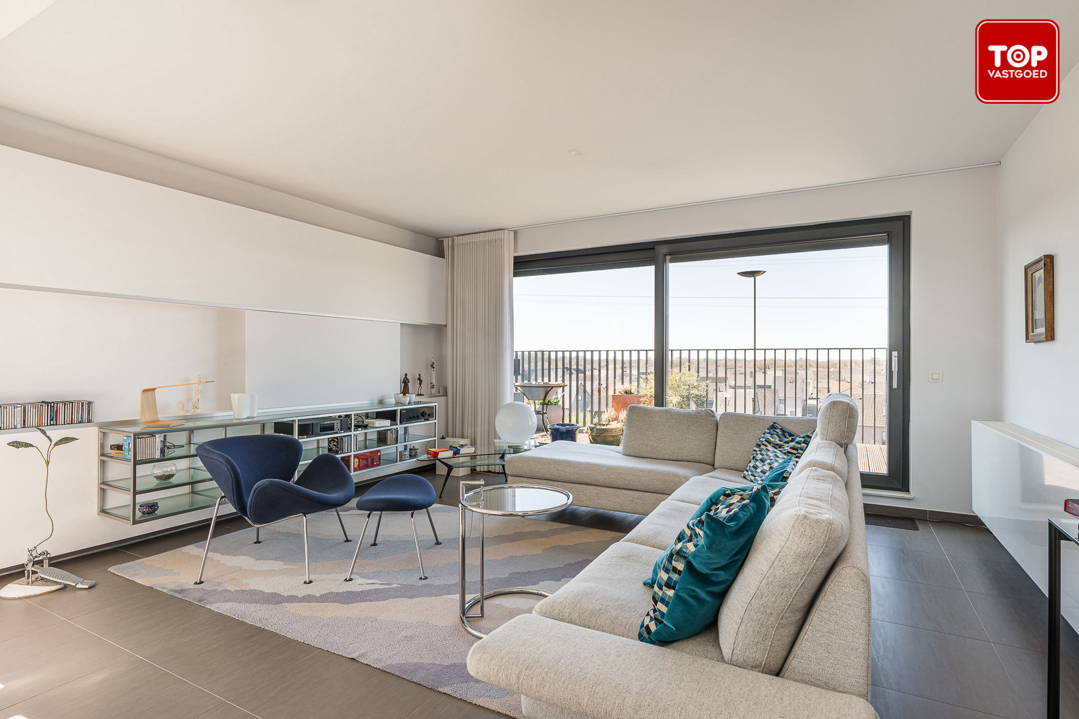 Hoogwaardig afgewerkte penthouse met 45m² terras. 2 slaapkamers, garage en staanplaats!  - foto 3