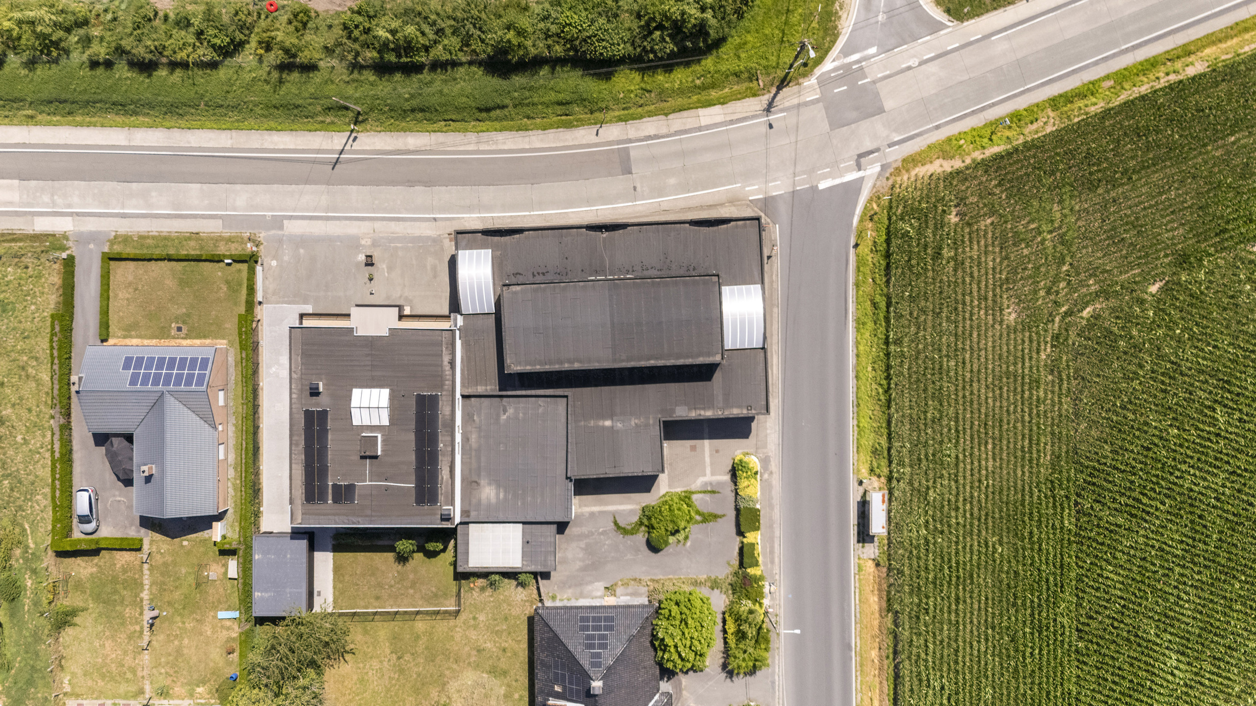 TOPgelegen commerciële hoek (showroom en atelier) met parking! - foto 4