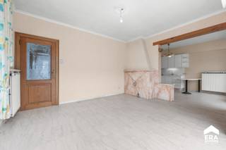 Over de woningDeze halfopen woning aan de Kleine Weg in Roeselare biedt een zee aan ruimte en mogelijkheden. Met een bewoonbare oppervlakte van maar...