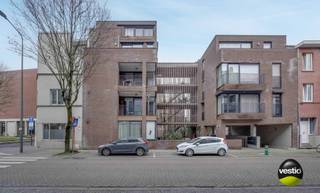 RUIM, MODERN APPARTEMENT 120 M² MET 3 SLAAPKAMERSOp een toplocatie vlak buiten de Hasseltse kleine ring treffen we dit ruime appartement van 120 m²...