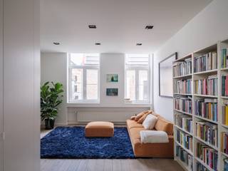 Une maison d’angle architecturale offrant une spatialité exceptionnelle, deux chambres et deux espaces extérieurs.Située à proximité de l’église...