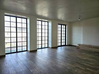 Dit prachtig en volledig gerenoveerde appartement bevindt zich op de eerste verdieping van een totaal vernieuwd gebouw nabij Brug 5 en is...