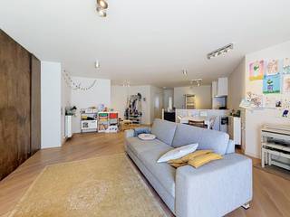 This luxuriously finished apartment with two bedrooms and two terraces is located in the immediate vicinity of the South. A prime location in Ghent, as tram and bus are only a few minutes' walk away, but the main roads to Brussels, Antwerp and Kortrijk are also nearby. Moreover, you are less than a 10-minute walk away at the Korenmarkt!<br /><br />Apartment layout:<br /><br />Entrance hall - living room - terrace 1 - open kitchen - storage room - bedroom 1 - bedroom 2 - bathroom - terrace 2.<br /><br />Underground, there is another basement, bicycle storage and a parking space that you need to rent for 100.00 euros/month. <br /><br />The common costs in the form of a commission are 90.00 euro/month and are used to maintain the common parts.<br /><br />Available from 01/11/2026.