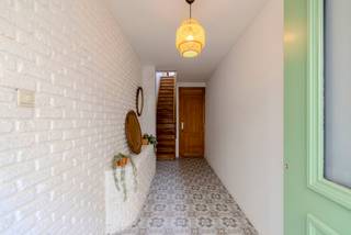 Ontdek deze centraal gelegen bel-etagewoning in de Van Daelstraat te Borgerhout!Op de gelijkvloerse verdieping beschikt de woning over maar liefst 2...