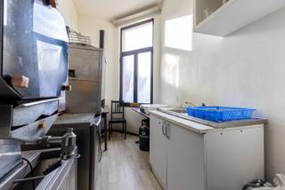 Bent u op zoek naar een handelshuis gelegen op een uitstekende locatie en zou u het fijn vinden om deze woonst volledig naar uw eigen smaak...