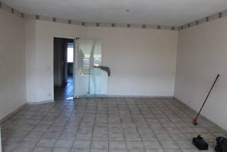 Appartement gelegen in een rustige woonwijk, op wandelafstand van het centrum. Op de 3de verdieping MET LIFT. Ruime living, 2 slaapkamers, keuken met toestellen. Terras vooraan en achteraan. CV op gas. EPC-label B. GARAGEBOX achteraan gebouw inbegrepen. <br />Provisie water inbegrepen in gem. kosten.