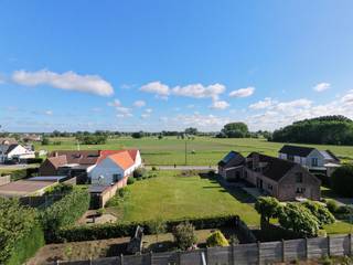 <strong>Droom je van een vrijstaande woning op een rustige locatie? </strong>Dan is deze bouwgrond van 760 m² in Oppuurs (2870 Puurs-Sint-Amands) precies wat je zoekt.<br /><br />Gelegen aan <strong>Nijven 77A,</strong> geniet je hier van een <strong>uitzonderlijk rustige en groene omgeving</strong>, ideaal voor wie houdt van ruimte, natuur en privacy. De grond is bestemd voor een <strong>open bebouwing,</strong> waardoor je alle vrijheid hebt om jouw droomwoning te realiseren.<br /><br />De <strong>zuid oriëntatie </strong>zorgt ervoor dat je de hele dag kunt genieten van natuurlijk licht, waardoor jouw toekomstige woning <strong>een warme en uitnodigende sfeer</strong> zal hebben.<br /><br />Wat dit perceel nog aantrekkelijker maakt, is de mogelijkheid om tot<strong> 17 meter diep te bouwen,</strong> waardoor je niet alleen een comfortabel huis kunt creëren, maar ook nog voldoende ruimte overhoudt voor een groene oase in je eigen achtertuin!<br /><br />Troeven op een rij:<br /><br />- Bouwgrond van 760 m²<br />- Geschikt voor open bebouwing<br />- Rustige en groene ligging<br />- Zuidgerichte tuin<br />- Mooie bouwmogelijkheden<br />- Vlotte bereikbaarheid naar omliggende gemeenten<br />- Aangename woonomgeving<br /><br />Alsof dat nog niet genoeg is, krijg je er bovendien enkele bijzonder sympathieke buren gratis bij!<br /><br />Interesse? Neem gerust contact op voor meer informatie.<br /><br />