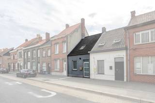 Op zoek naar een centraal gelegen huurwoning in Roeselare? Deze instapklare woning combineert comfort, ruimte en een aangename buitenbeleving,...