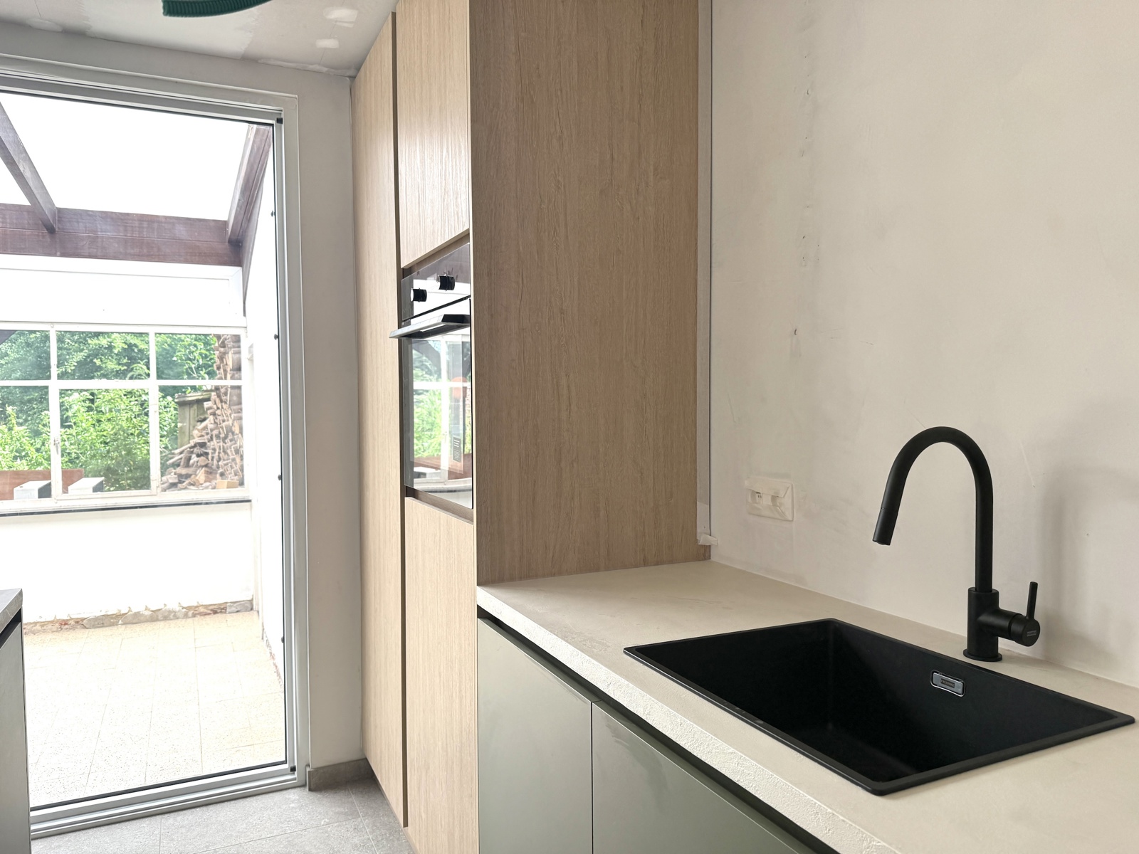 Volledig gerenoveerde woning met 3 slaapkamers en tuin  - foto 3