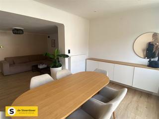 Ontdek deze prachtige woning in het hart van Deurne, met een bewoonbare oppervlakte van 140m² op een perceel van 131m². Deze woning biedt drie...