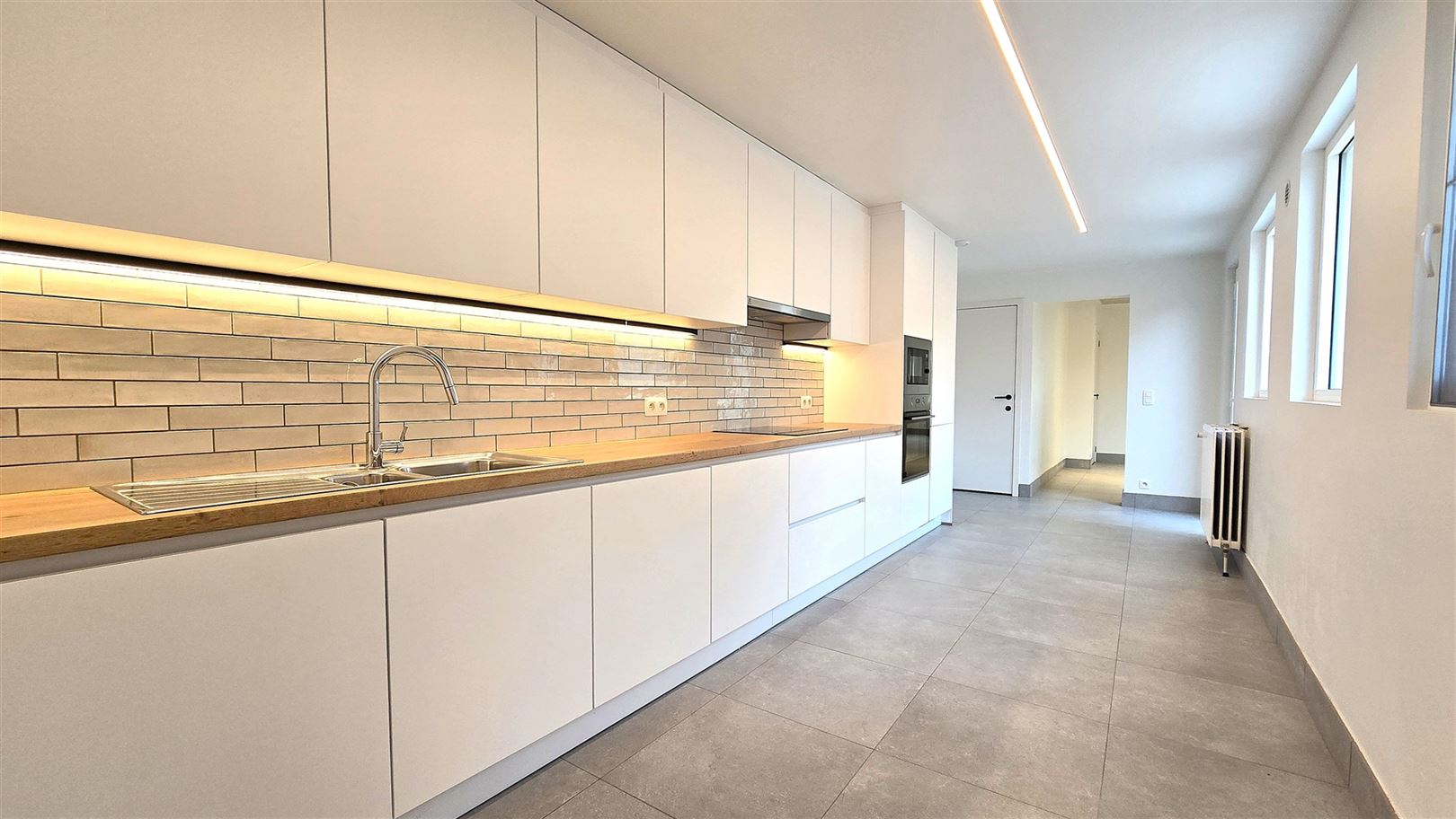 Compleet nieuwe, energiezuinige woning met tuin en doorgang - foto 3