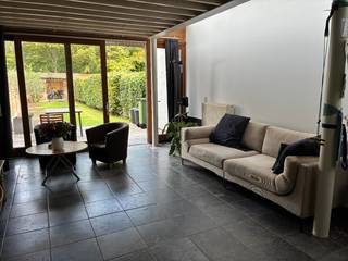 <p>Deze instapklare en lichtrijke woning gelegen in de Heistraat 156 te 2610 Wilrijk combineert een uitstekende ligging nabij winkels, scholen, openbaar vervoer en belangrijke invalswegen.<br />De woning is ideaal voor wie op zoek is naar een gezellige gezinswoning waar u meteen kan intrekken.<br />De woning beschikt over 2 volwaardige slaapkamers, met de mogelijkheid om een 3de slaapkamer te creëren en over 2 badkamers. Dankzij de grote raampartij en de open sfeer geniet de leefruimte van veel natuurlijk licht. De gezellige tuin van 114m2 beschikt achteraan over een ruime (fietsen)berging en is bereikbaar via een fiets/wandelweg .</p><p>Bovendien beschikt de woning over een gunstig EPC-label en is de elektriciteit volledig conform.</p><p>Kijkdag: 10/10/2027 (afspraak via mail)</p>