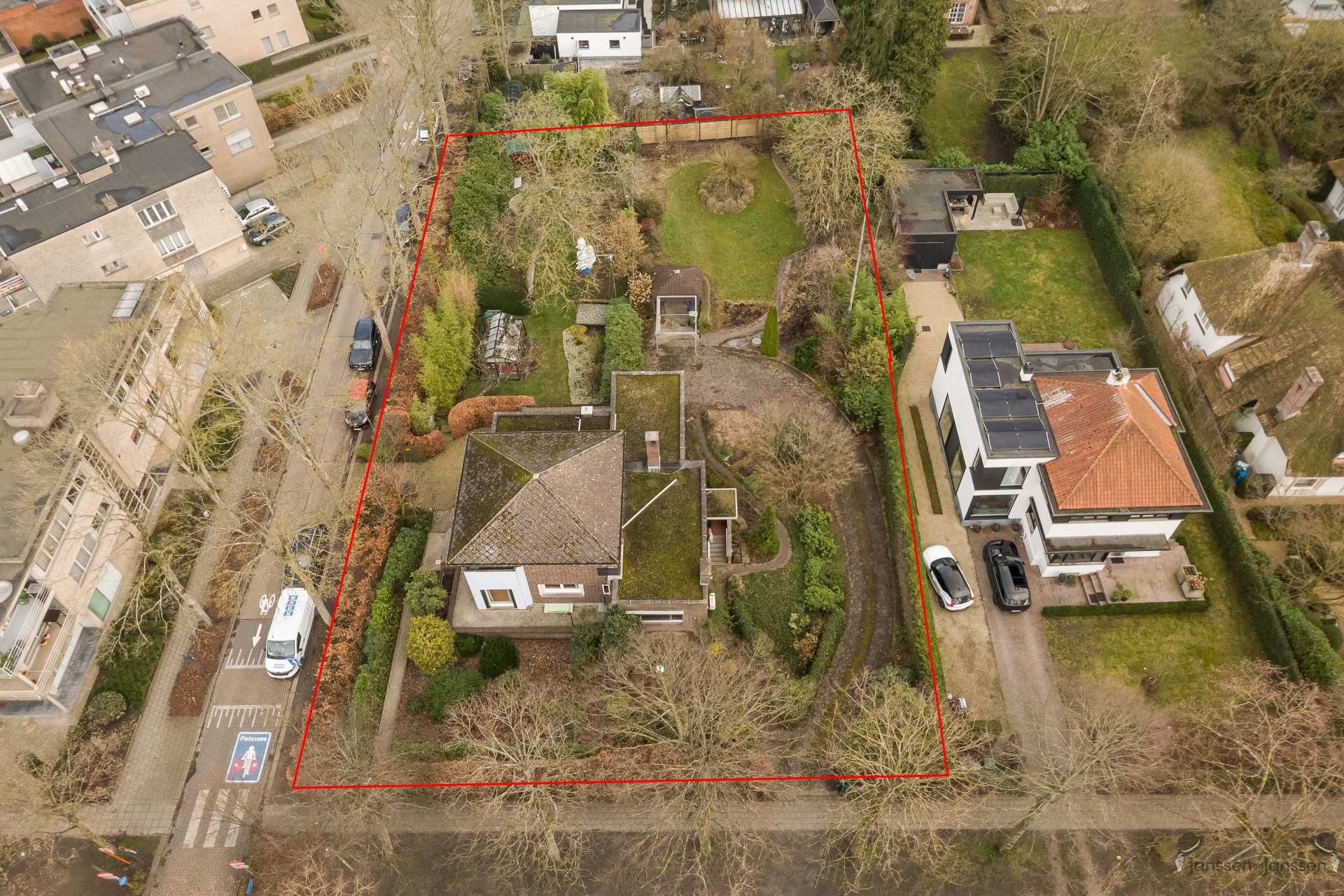 Unieke kans in het hart van Brasschaat karaktervolle villa met dubbele woningstructuur op prachtig perceel van 2.080 m² - foto 2