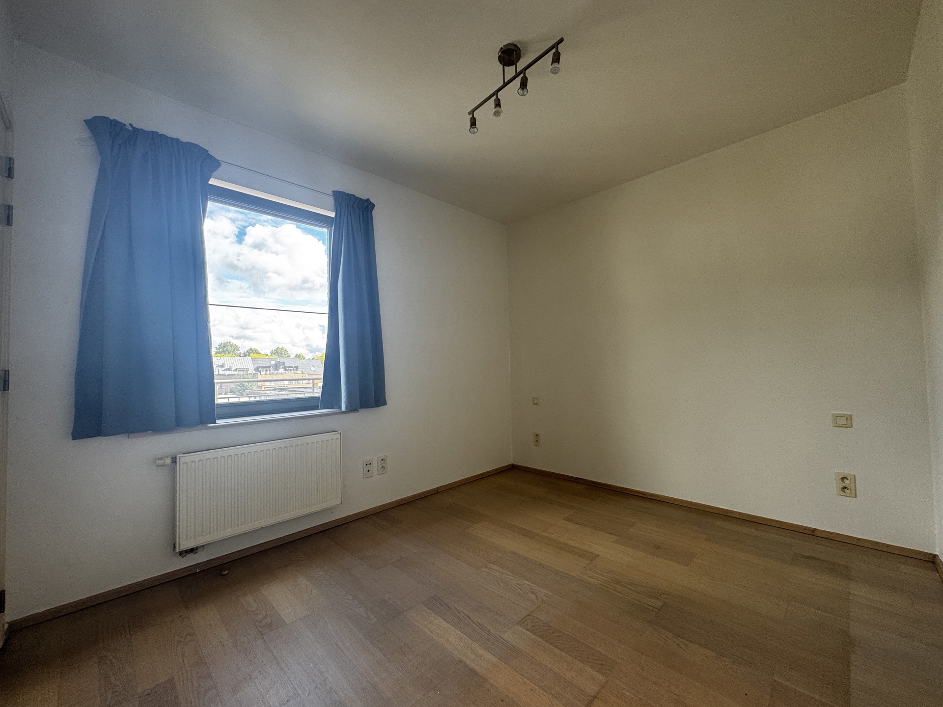 Appartement met 2 slaapkamers, terras en garage - foto 5