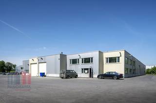 KMO-unit van 385 m² met kantoorruimte van 130 m² te huur, gelegen langs afrit 10 (Mechelen-Zuid) van de E19 van Antwerpen naar Brussel. De site...