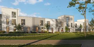 Op lot 82 in onze familievriendelijke woonbuurt aan de Averegtenlaan in Heist-op-den-Berg bouwt Danneels deze ruime gezinswoning.<br />
<br />
Een open ingedeelde leefruimte met optimale verbinding met de tuin en het terras. Grote raampartijen zorgen voor een aangename en lichtrijke woonkamer.<br />
Op de bovenverdiepingen hebben we 4 slaapkamers, 2 badkamers, aparte toiletten en handige bergruimtes.<br />
<br />
Deze zeer energiezuinige woning is uitgerust met een geothermische warmtepomp, vloerverwarming, zonnepanelen, hoogrendementsglas en slimme ventilatie.<br />
<br />
We werken jouw woning sleutel-op-de-deur af voor een vaste totaalprijs en tegen een afgesproken einddatum. Onze klantenbegeleider staat voor je klaar met advies op maat.<br />
<br />
Ook de aanleg van het terras, een parkeerplaats en de tuinafsluiting zijn inbegrepen.