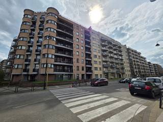 <p><span>Studio te koop in Brussel. Deze lichtrijke studio van 45 m² bevindt zich in een levendige buurt, dicht bij alle voorzieningen en het openbaar vervoer. De grote ramen zorgen voor een aangename, natuurlijke lichtinval doorheen de hele dag. Een ideale opportuniteit als investering of voor eigen bewoning. </span></p>