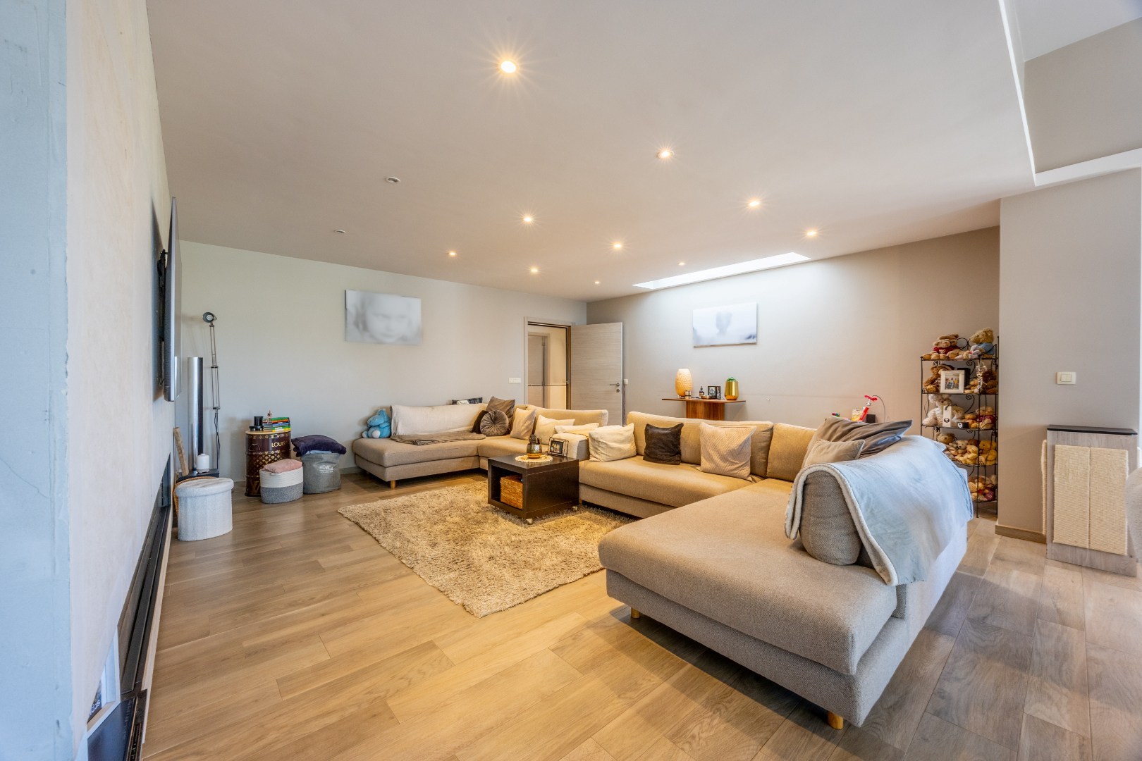 Entrepôt spacieux avec appartement de luxe - un cas unique dans la zone industrielle - photo 5