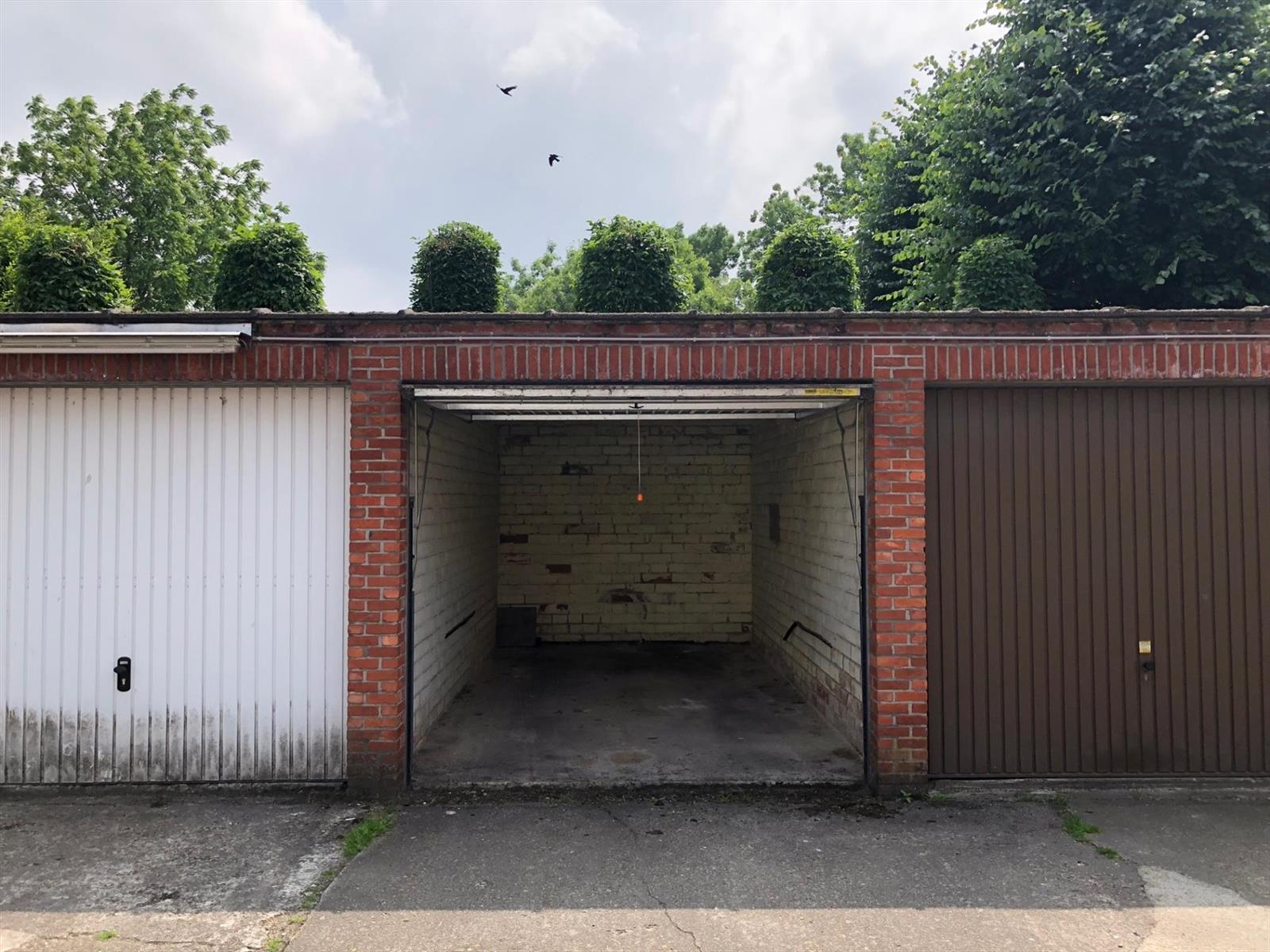 Garagebox met manuele poort nabij de Grote Markt te Turnhout - foto 2