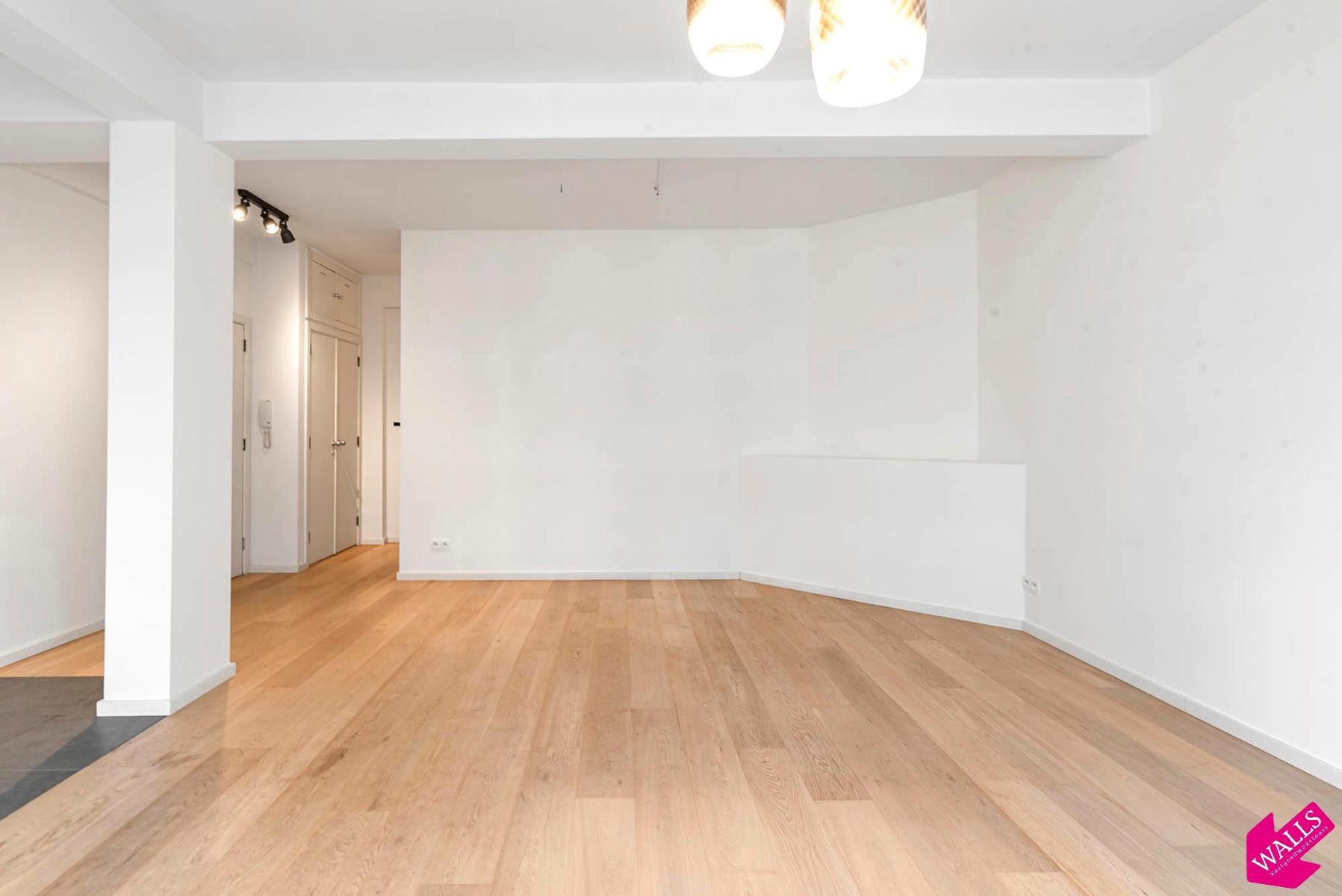 Prachtig gerenoveerd, ruim 1 slaapkamer appartement - foto 3