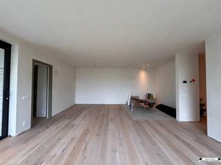 <p><span>Luxury energy efficient new construction apartment 0.2 located in block A </span></p><p><span> </span></p><p><span>The ground floor apartment has an area of 115.3</span><span><sup>m2</sup></span><span>, 3 bedrooms, 2 bathrooms and a terrace so you can always enjoy the surroundings in peace. </span></p><p><span>Underground there is a spacious parking garage with garage boxes, car parking spaces and separate storage rooms.</span></p><p><span> </span></p><p><span>Each apartment is equipped with underfloor heating by means of an air-water heat pump and with a mechanical ventilation system type C+evo. </span></p><p><span>The BEN requirements (nearly energy neutral) are realized by paying special attention to airtightness, good insulation, economical heating systems and solar panels. Each unit will be finished with high-quality materials. </span></p><p><span> </span></p><p><span>The layout of the apartment/home is as follows: a spacious living area followed by an open kitchen (together with an area of about 40</span><span><sup>m2</sup></span><span>), laundry room / storage room, night hall with access to the 3 bedrooms,</span></p><p><span>2 bathrooms with shower and bathtub and a separate toilet.</span></p><p><span> </span></p><p><span>Furthermore, you determine the "look and feel" of your own apartment by making your choice at the indicated suppliers.</span></p><p><span> </span></p><p><span>Price of the apartment</span></p><p><span>Land value: € 112 000.00 (excluding 12% RR) € 125 440.00 (including 12% RR)</span></p><p><span>Construction value: € 287 000.00 (excluding 21% VAT) € 347 270.00 (including 21% VAT)</span></p><p><span>TOTAL :</span><span>€ 399 000.00 (excluding costs) € 472 710.00 (including costs)</span></p><p><span> </span></p><p><span>For a visualization of the entire project, a scale model has been created and is on display at the office of Janssen and Janssen - Theo Verellenlaan 55, Gooreind Wuustwezel</span></p><p><span>In addition, the specifications and plans are available at the office by appointment: tel 03/663 44 44</span></p><p><span> </span></p><p><span>More information on www.janssenenjanssen.be</span></p><p><span> </span></p>