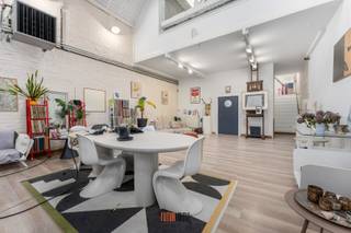 Historisch pand op erfgoedsite (borstelfabriek Delhaize), één van de markantste & best bewaarde industrieel-archeologische sites van het land.Gebouw...