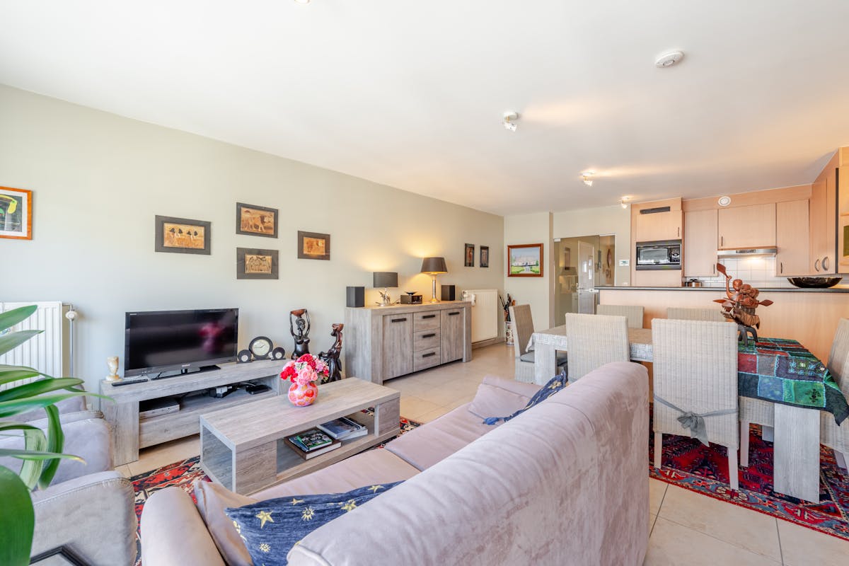 Ruim 2-slaapkamer appartement met zonnig terras te Oostende - foto 5