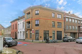 Appartement d'une chambre entièrement rénové au cœur de Saint-Nicolas, dans une rue secondaire à l'écart de l'agitation. Il comprend un hall...