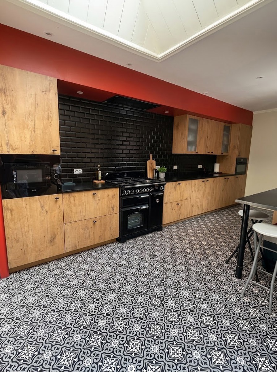 Gelijkvloersappartement met tuin en garage - foto 4