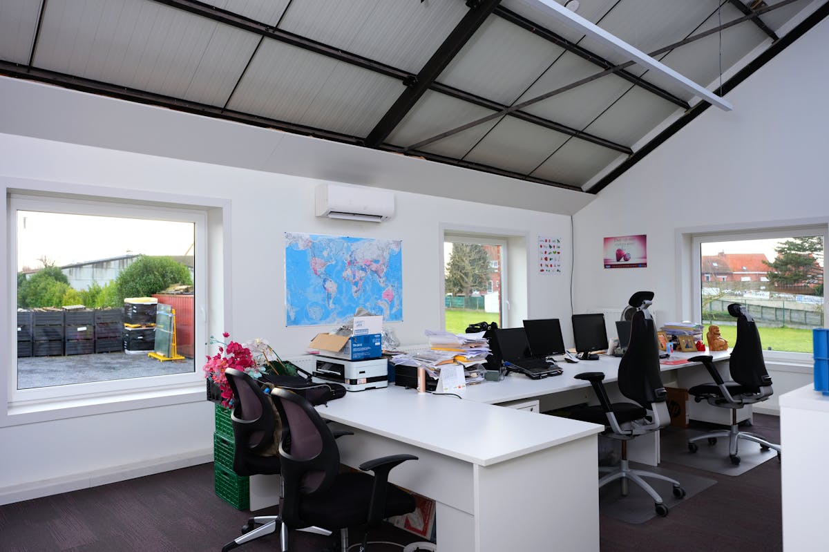 Kantoor van ca. 64m² met diensten in Intraxie te Rumbeke - foto 4