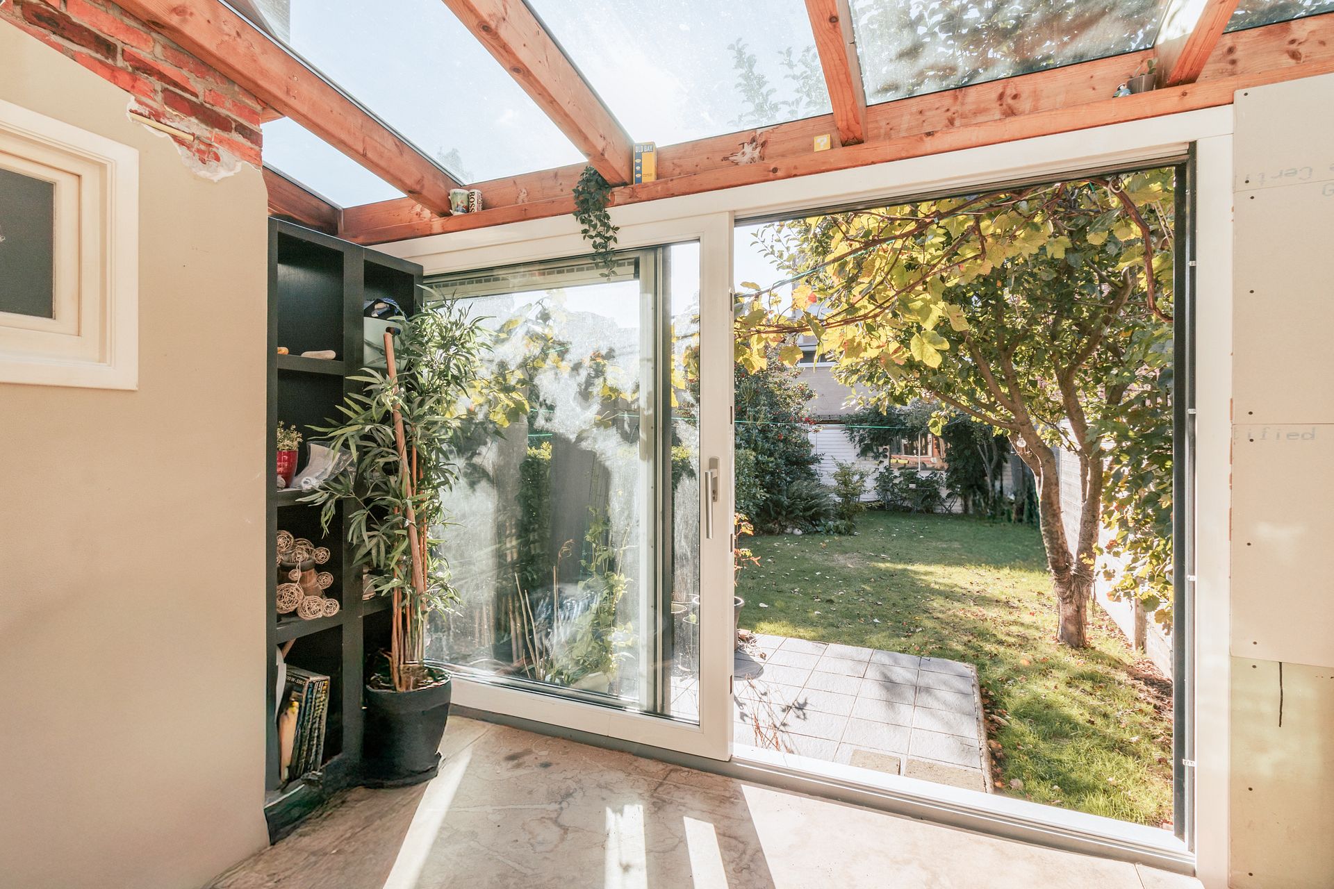 Te renoveren / af te werken woning met ruime tuin! - foto 2