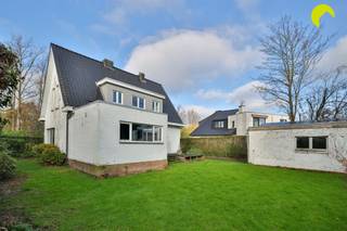 À la frontière entre Kontich et Hove, nous vous proposons cette construction ouverte très solide sur un terrain orienté sud-est de 589 m².Cet...