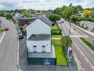 MODERN GERENOVEERDE GEZINSWONING MET 5 SLPKS + 2 BADKAMERS TE LANAKEN ! <br /><br />We vinden deze halfopen bebouwing met een bewoonbare oppervlakte van 257 m² terug op een perceel van 2a 06ca in Lanaken. <br /><br />Voor meer informatie, neem zeker een kijkje op onze website via de volgende link:<br />https://www.sterkvastgoedmakelaars.be/detail/te-koop-woning-lanaken/7478485?dosearch=True&amp;flowstatus=ForSale,ForSaleReserved,ForSaleWithBid,ToCompleteForSale,SoldUnderReserve,Sold&amp;pageindex=1&amp;pagesize=12&amp;searchpage=ForSale&amp;sortdirection=DESC&amp;sortfield=pub_flowstatus&amp;transactiontype=Sale