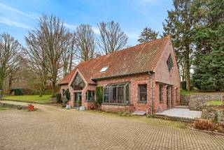 Groene en bosrijke omgevingUnieke combinatie van wonen en horecaVolledig uitgeruste B&B met private woonstRestaurant met extra polyvalente ruimte...