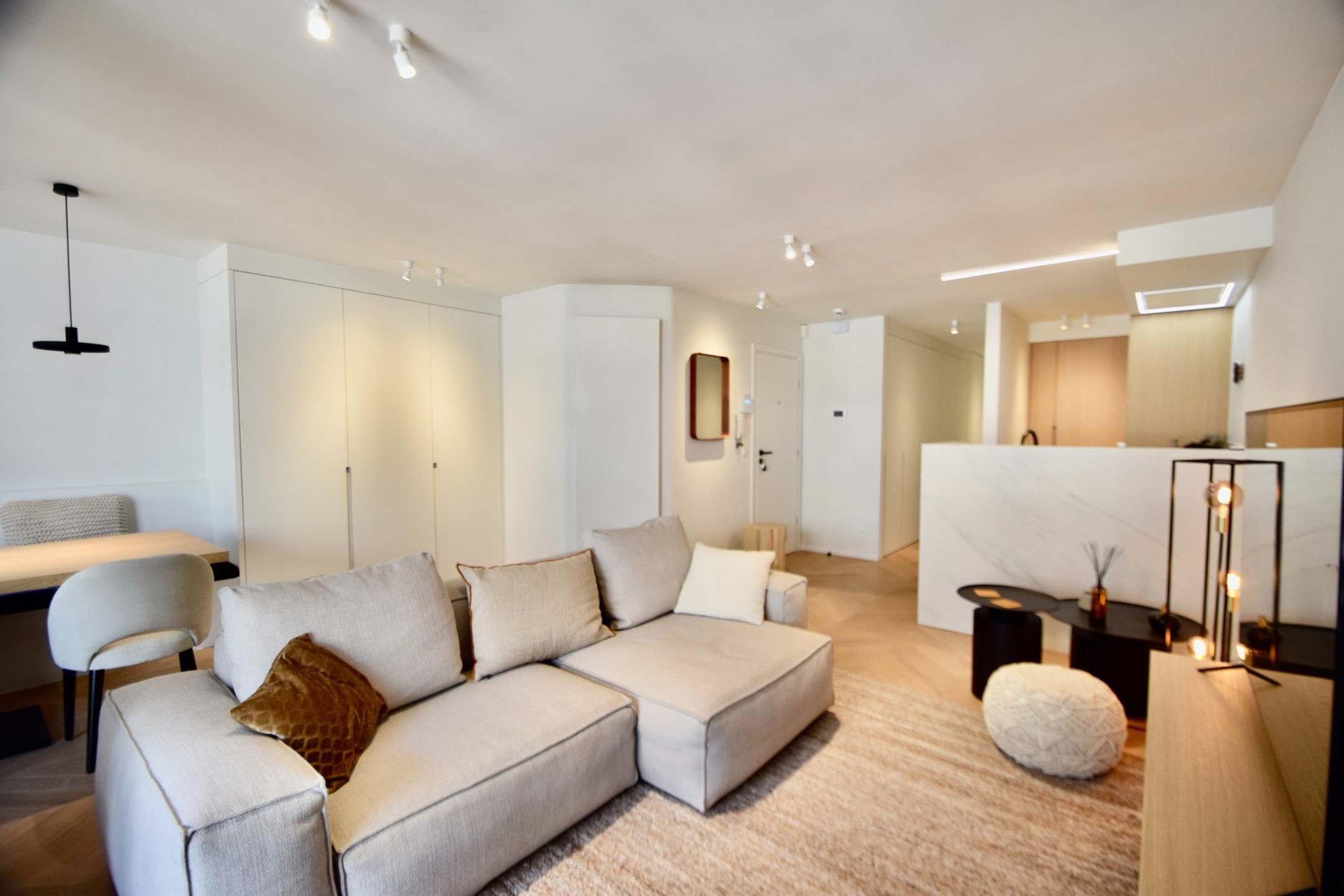 Instapklaar appartement gelegen op een centrale ligging te Knokke, vlakbij de winkels en de zee - foto 3