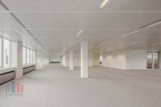Kwalitatieve kantoorruimtes van 1.183 m² beschikbaar in Zaventem, gelegen op een absolute toplocatie met uitstekende visibiliteit vanaf de...