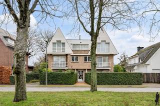 Dit ruime appartement is gelegen in de gegeerde en groene wijk Elsdonk in Wilrijk. Een rustige, residentiële omgeving met scholen, winkels en...