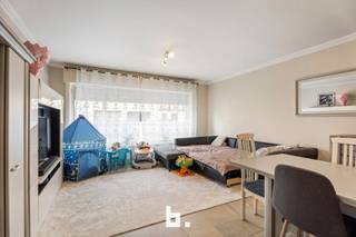 Op zoek naar een ruim en instapklaar appartement op een toplocatie?Dit gelijkvloerse 2-slaapkamerappartement in Roeselare biedt het beste van beide...
