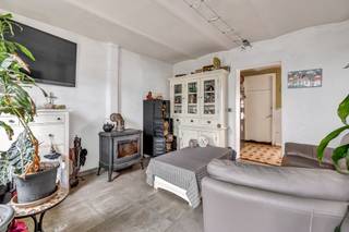 Voor meer info of een bezoek, bel 054 69 39 39 - In het landelijke Viane vinden we dit renovatiepand, tevens geschikt als projectgrond. Met...