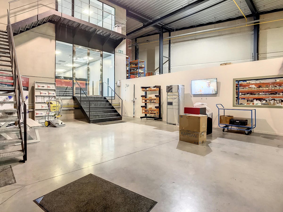 Bâtiment de locaux professionnels à louer à Waregem - photo 2