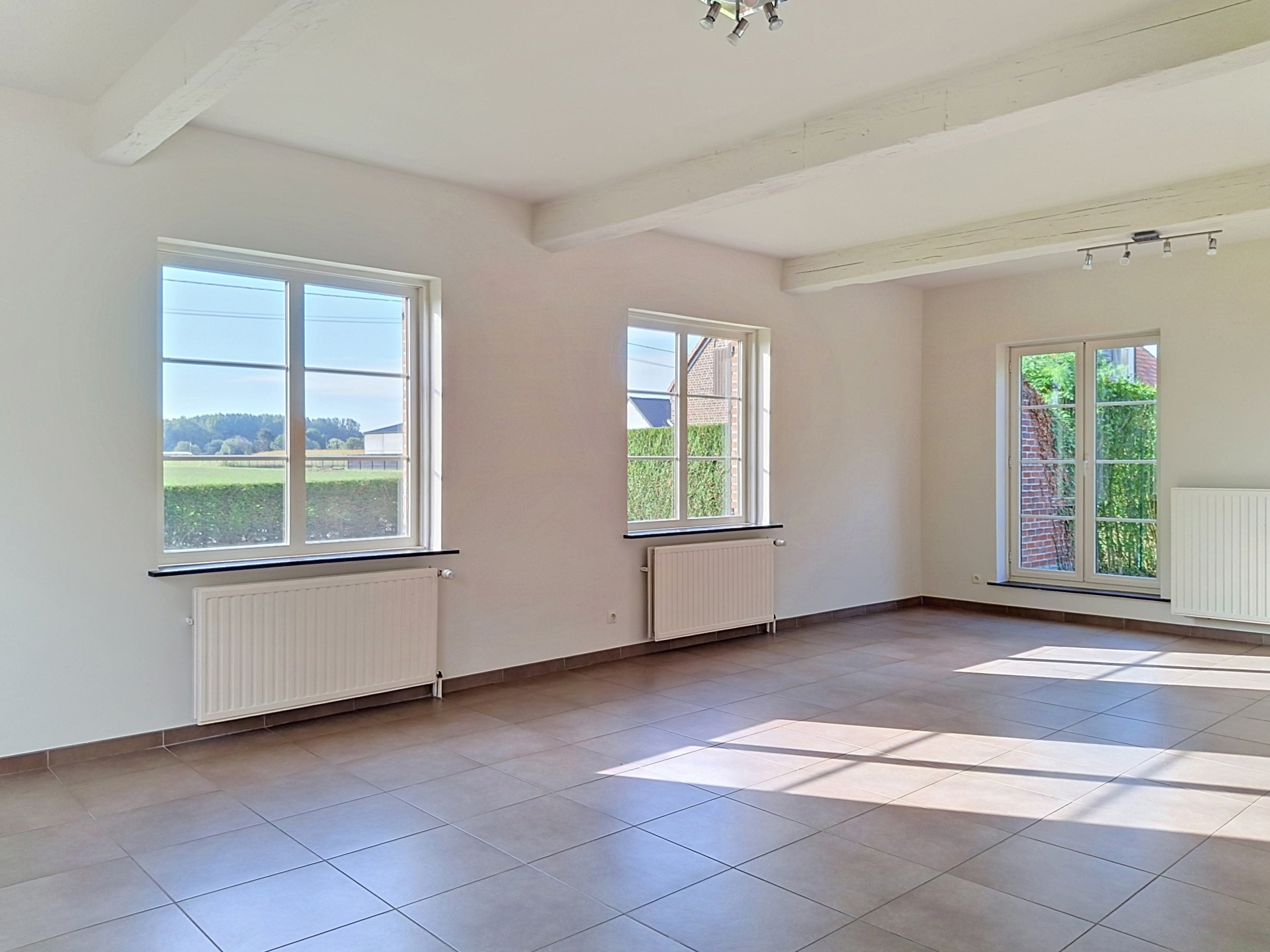 GEZINSWONING VAN ± 275 M² – 6 SLAAPKAMERS – GROTE TUIN - foto 4