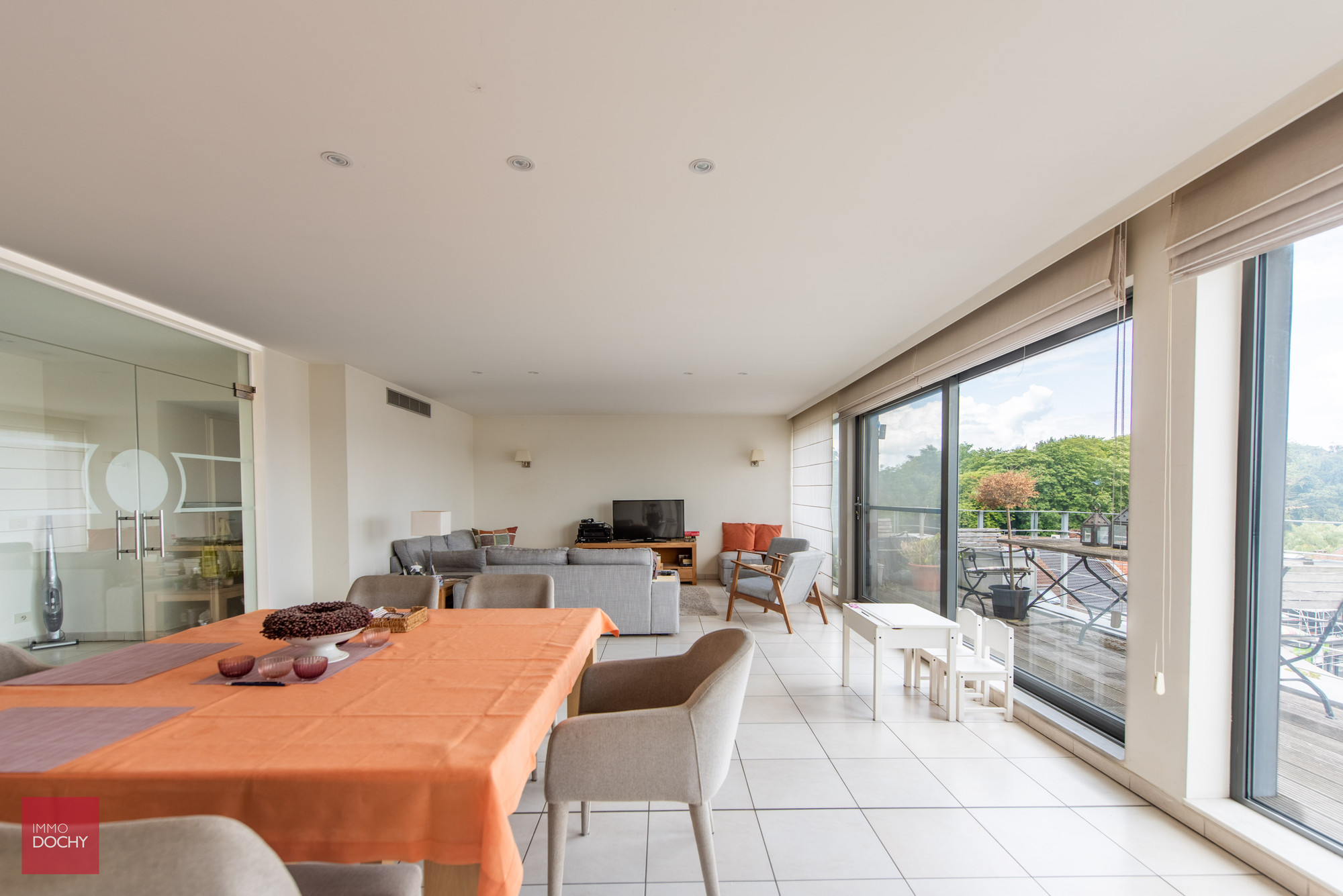 Heel ruim appartement op topligging met zicht op de markt - photo 3