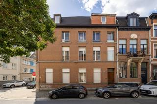 <p><span>Ruime te renoveren woning met tal van mogelijkheden in Antwerpen!</span></p><p><span>Deze te renoveren woning aan de Lamorinièrestraat 217 beschikt over een bruikbare vloeroppervlakte van maar liefst 219 m². Dankzij de royale oppervlakte biedt deze woning heel wat mogelijkheden om ze volledig naar eigen smaak en wensen in te richten.</span></p><p><span>De woning heeft een EPC-label F (861 kWh/m²/jaar) en is onderworpen aan de renovatieverplichting.</span></p>