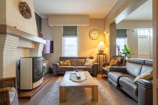 Exclusieve handelswoning te koop in Grootlo!Bent u op zoek naar een toplocatie waar u wonen en werken kunt combineren? Deze uitzonderlijke...