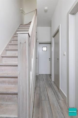 Welkom in deze charmante woning gelegen in het hart van Aalst. Met een bewoonbare oppervlakte van 115m² en een perceeloppervlakte van 140m²,...