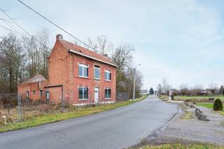 Bent u op zoek naar een woning die u volledig naar eigen smaak en wensen kan vormgeven? Dan is dit eigendom in Kapelle-op-den-Bos precies wat u...