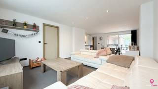 Bij ImmoFusion 7/7 “open huis” : klik op onze 3D-TOUR.Deze prachtige, instapklare woning met garage en volledig omheinde tuin straalt klasse, comfort...