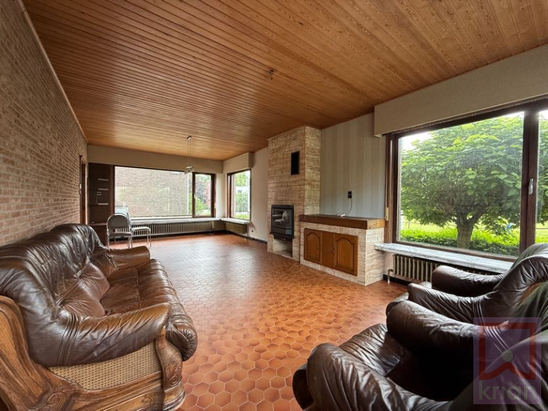 Ruime woning met tuin, 2 grote garages en kelder op 688m²! - foto 4
